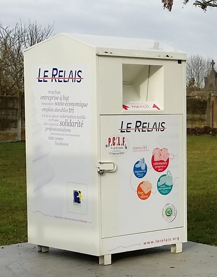 Voici un conteneur textile relais